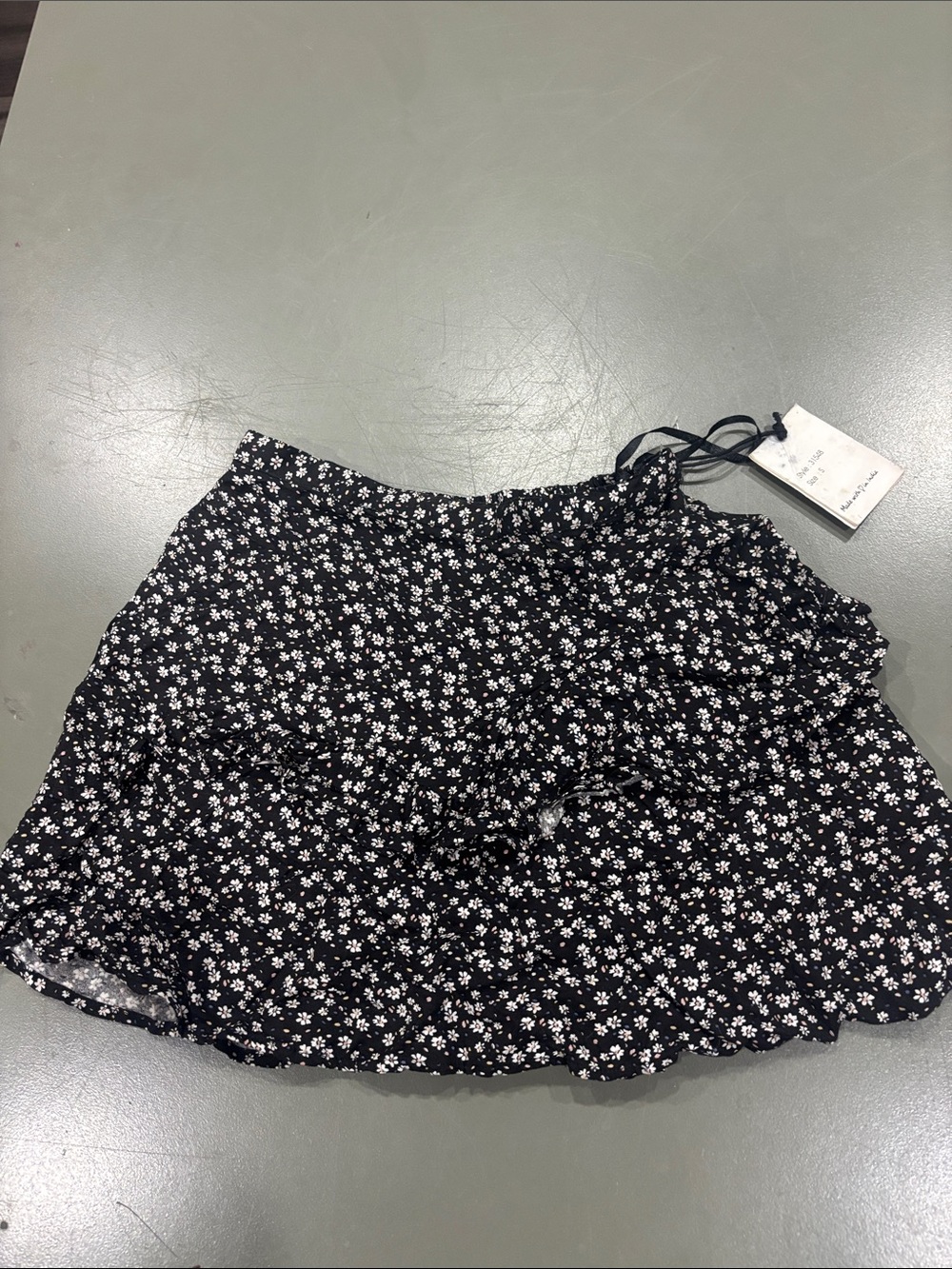 NWTWomen's Black Floral Ruffle Mini Skirt